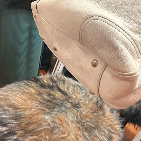 Gucci White Leather Privacy Tote - excellent pre loved condition - Picture 10 of 12